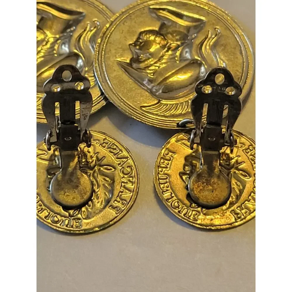 Vintage Estate Earrings Gold Tone Roman Soldier Cameo Dangling Clip-On‎ Jewelry
